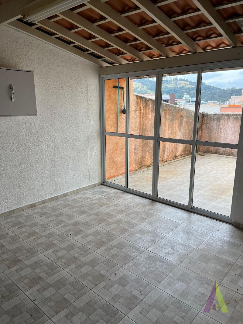 Apartamento com Quintal no Centro de São Roque!