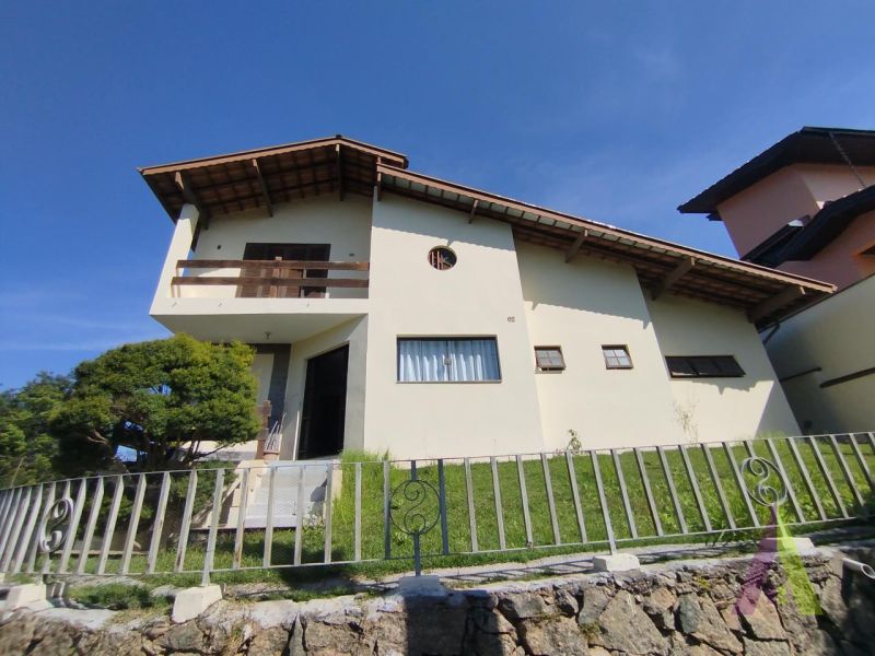 Casa em Condomínio Fechado de Alto Padrão em São Roque!