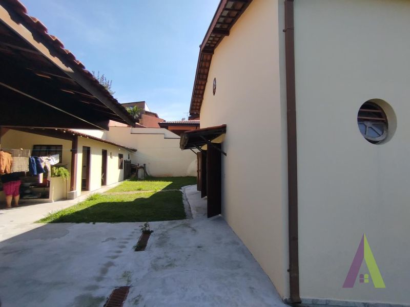 Casa em Condomínio Fechado de Alto Padrão em São Roque!