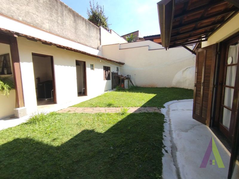 Casa em Condomínio Fechado de Alto Padrão em São Roque!