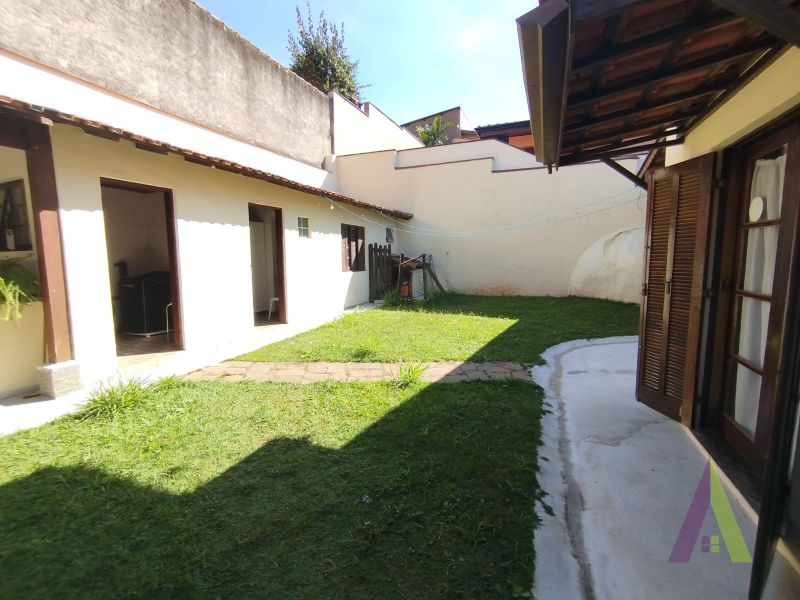Casa em Condomínio Fechado de Alto Padrão em São Roque!