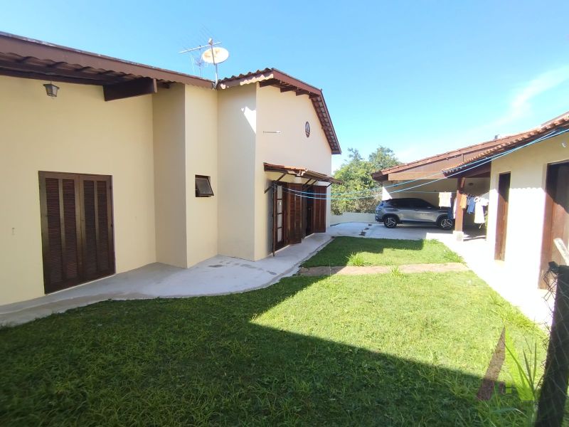 Casa em Condomínio Fechado de Alto Padrão em São Roque!