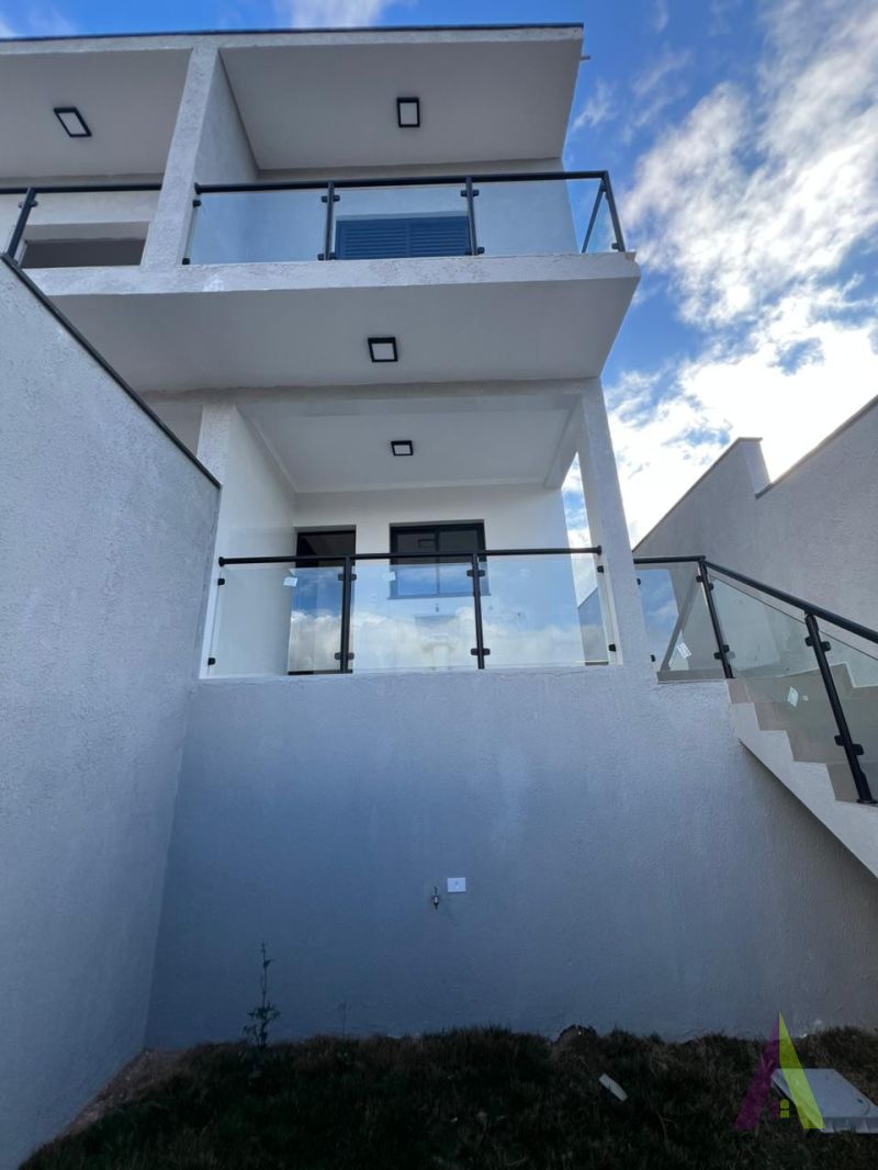 Casa Nova em Bairro Tradicional de São Roque!