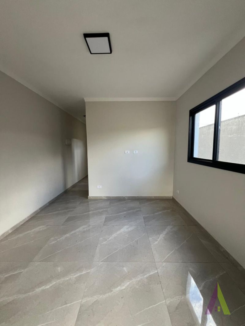 Casa Nova em Bairro Tradicional de São Roque!
