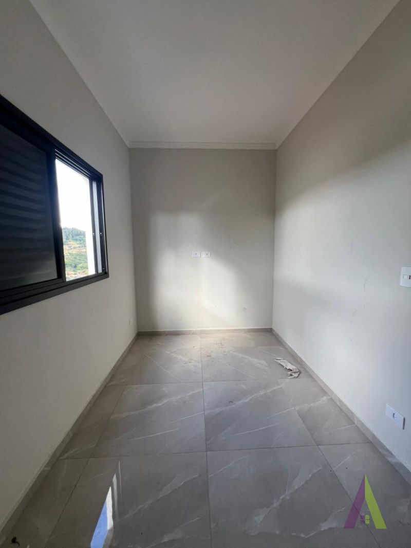 Casa Nova em Bairro Tradicional de São Roque!