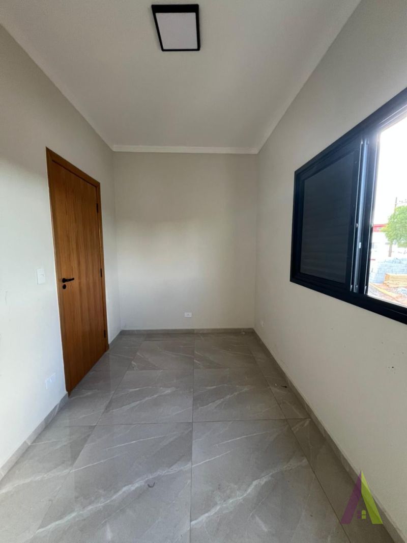 Casa Nova em Bairro Tradicional de São Roque!