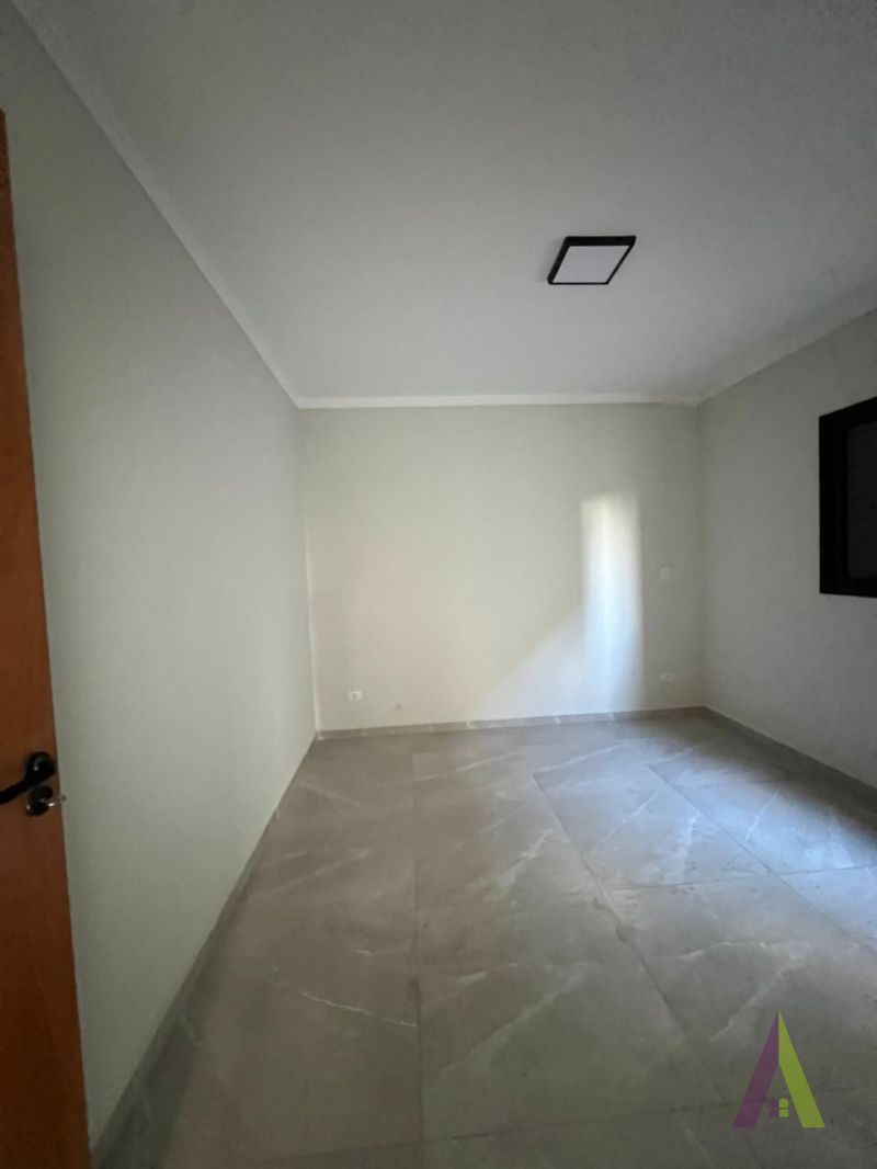 Casa Nova em Bairro Tradicional de São Roque!