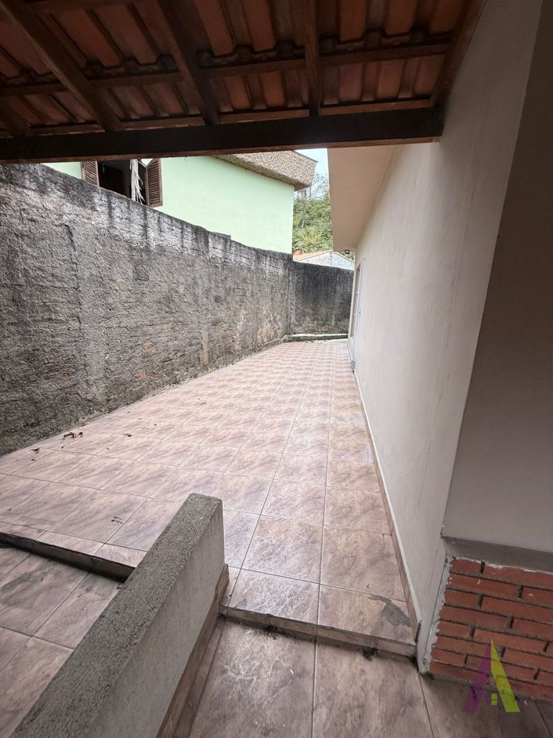 Casa Térrea sem Vaga de Garagem em São Roque!
