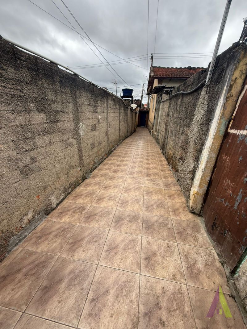 Casa Térrea sem Vaga de Garagem em São Roque!