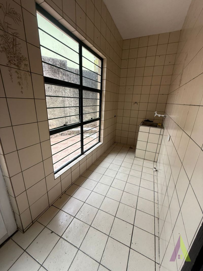 Casa Térrea sem Vaga de Garagem em São Roque!