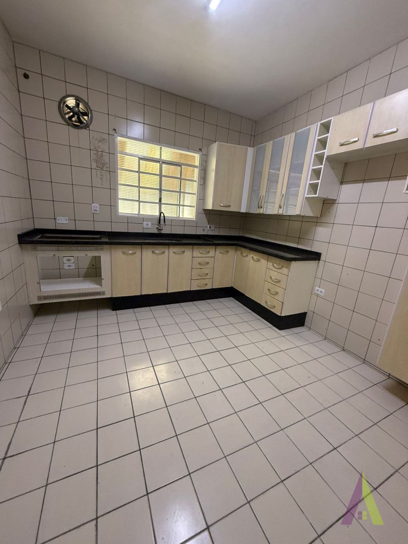 Casa Térrea sem Vaga de Garagem em São Roque!