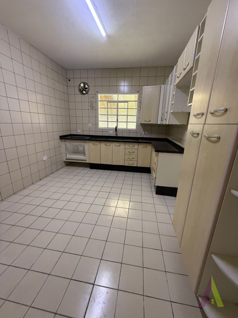 Casa Térrea sem Vaga de Garagem em São Roque!
