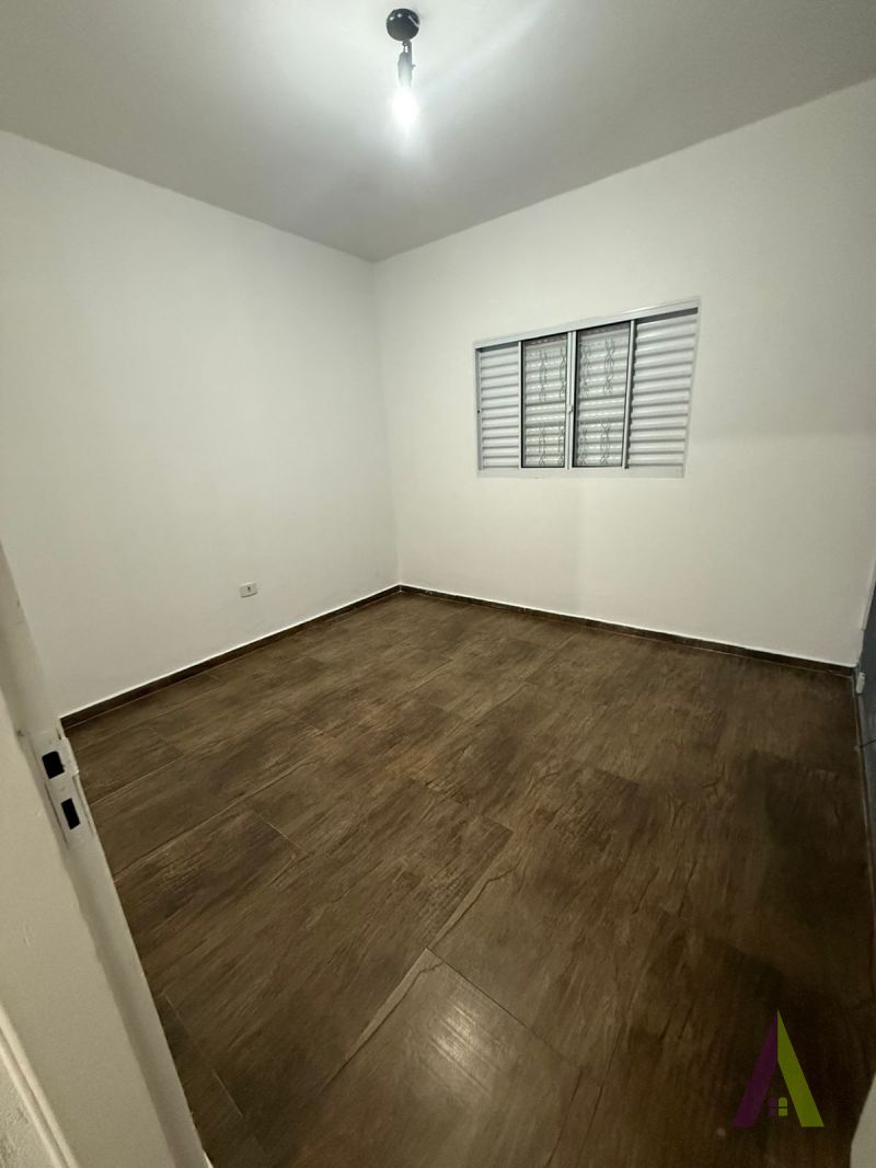 Casa Térrea sem Vaga de Garagem em São Roque!