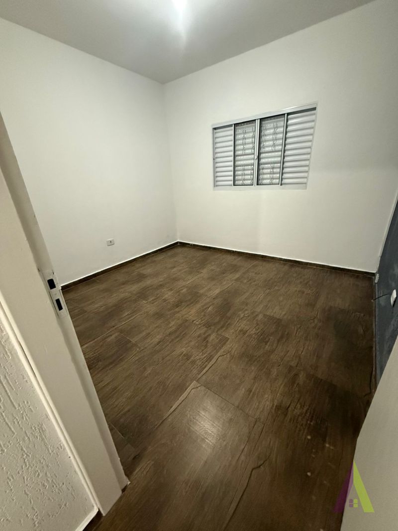 Casa Térrea sem Vaga de Garagem em São Roque!