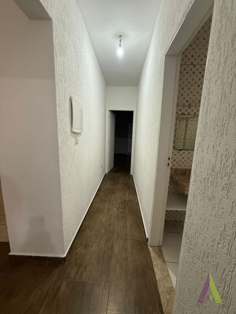 Casa Térrea sem Vaga de Garagem em São Roque!