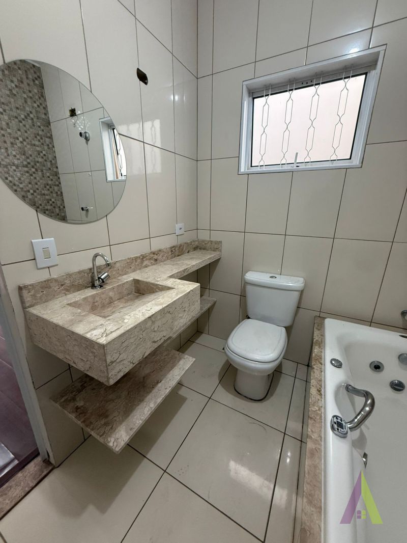 Casa Térrea sem Vaga de Garagem em São Roque!
