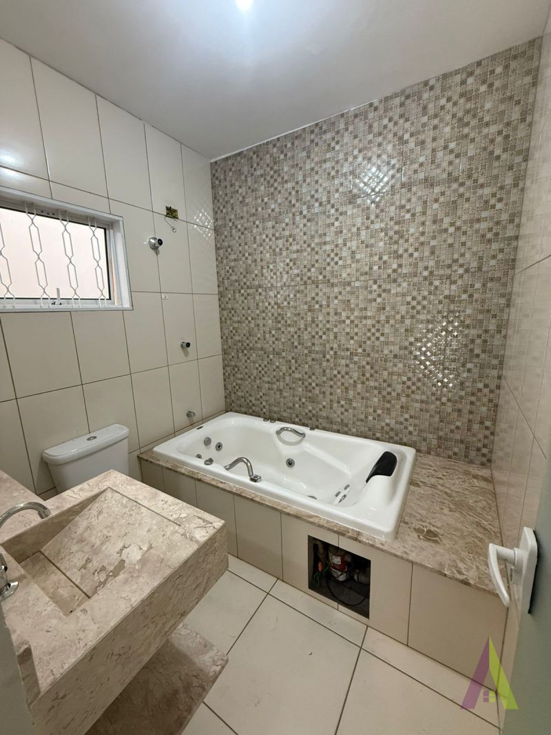 Casa Térrea sem Vaga de Garagem em São Roque!