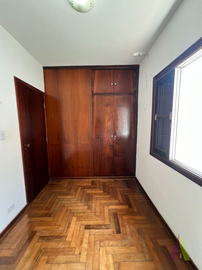 Sobrado em Bairro Nobre de São Roque!