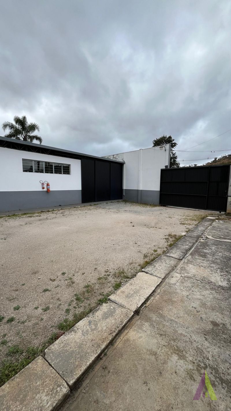 Galpão na Entrada da Cidade de São Roque!