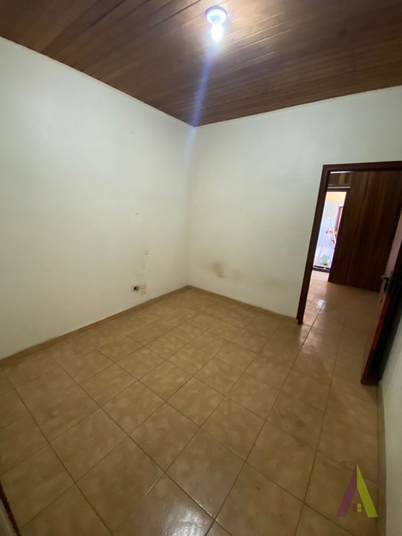 Casa no Centro de São Roque!