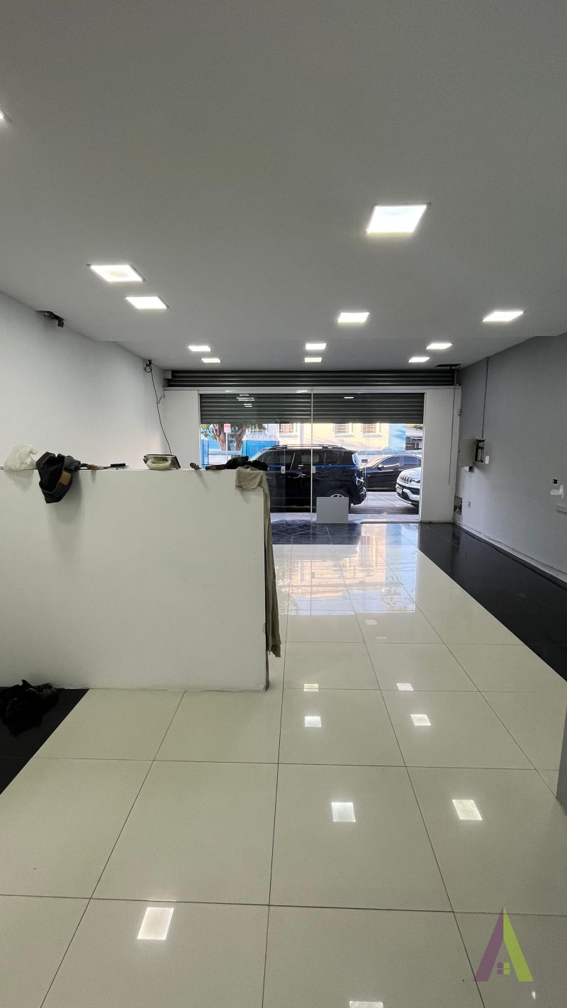 Prédio Comercial com 8 Salas no Centro de São Roque!