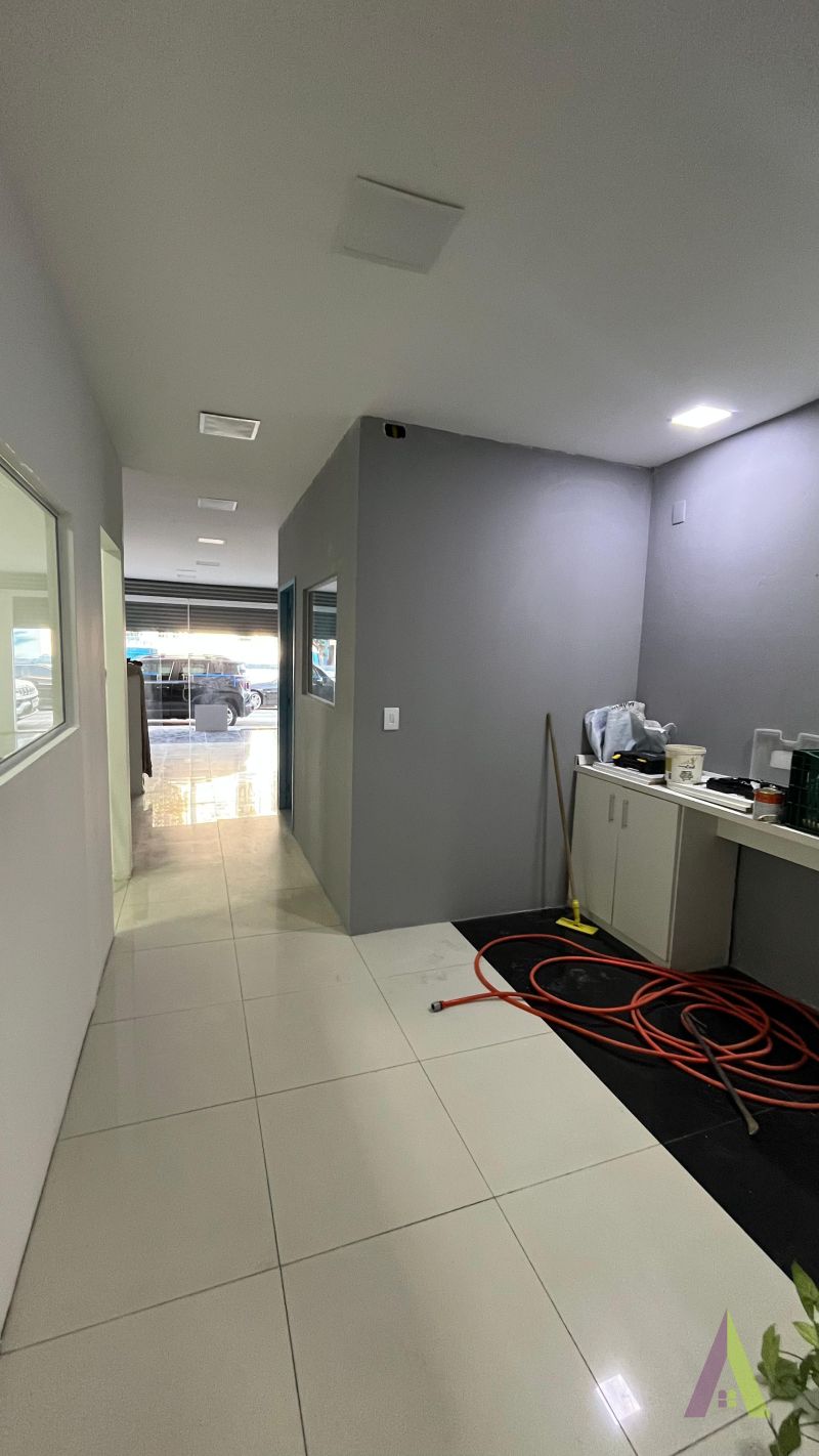 Prédio Comercial com 8 Salas no Centro de São Roque!