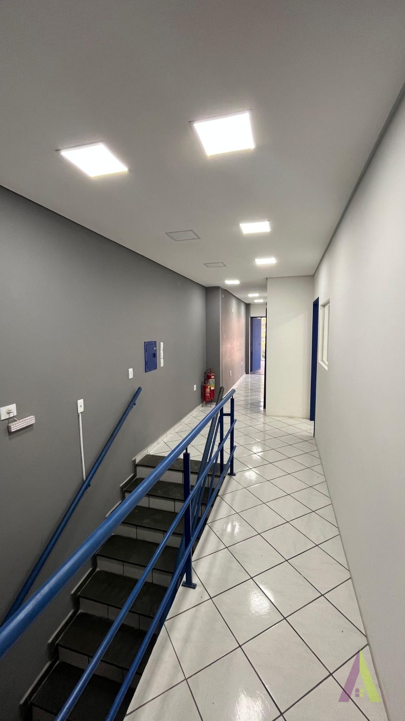 Prédio Comercial com 8 Salas no Centro de São Roque!