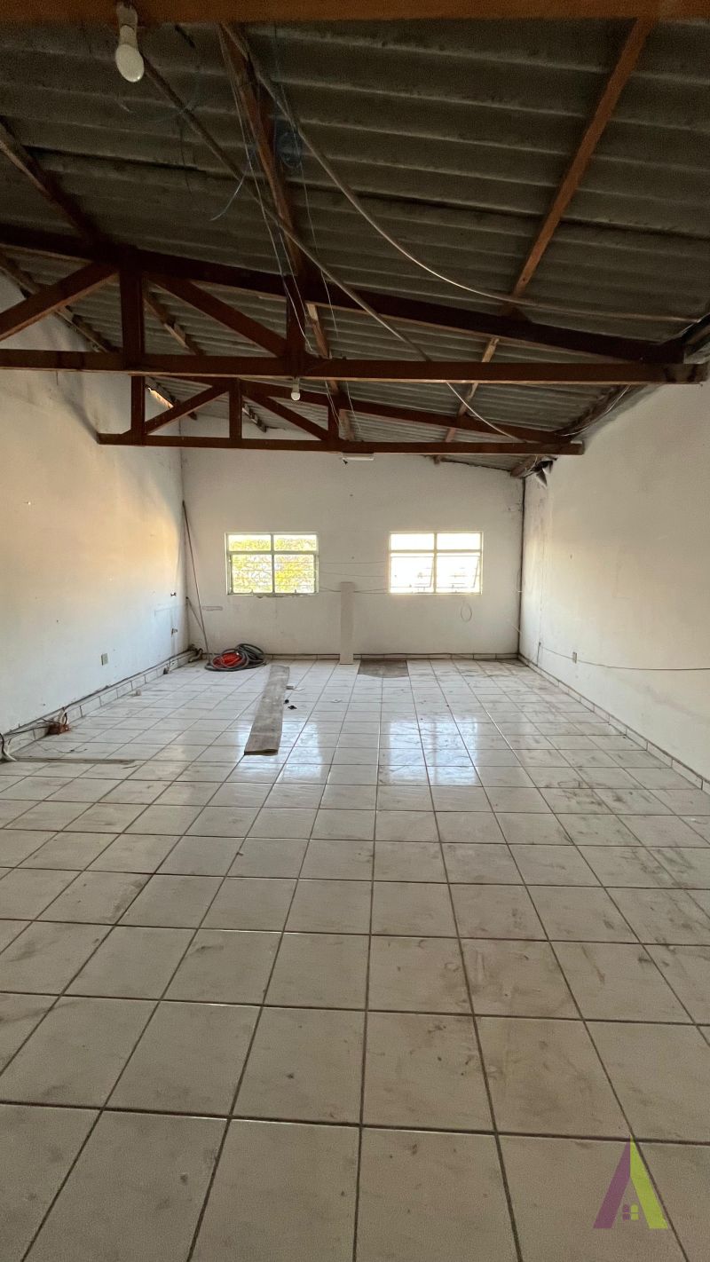 Prédio Comercial com 8 Salas no Centro de São Roque!