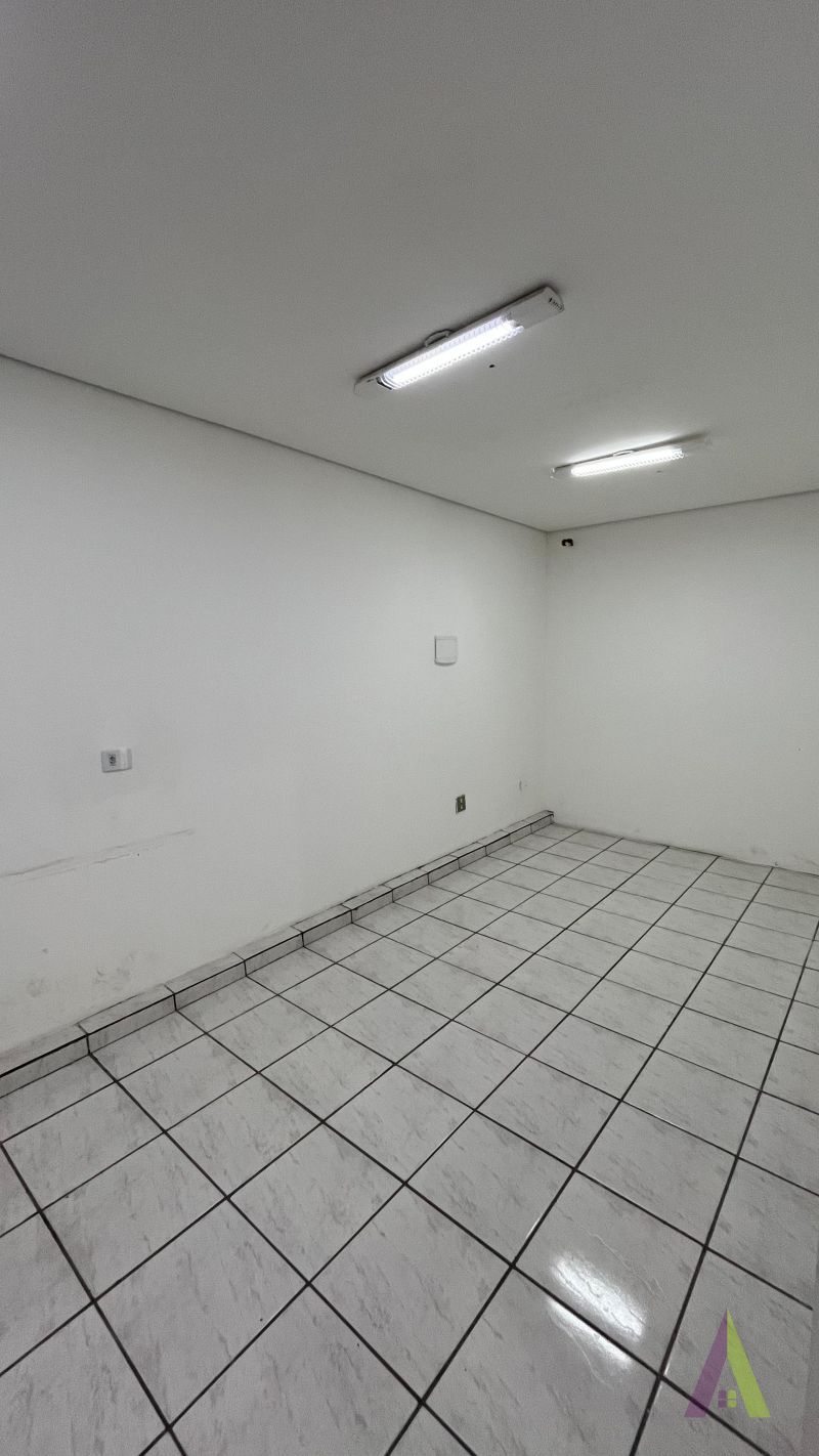 Prédio Comercial com 8 Salas no Centro de São Roque!