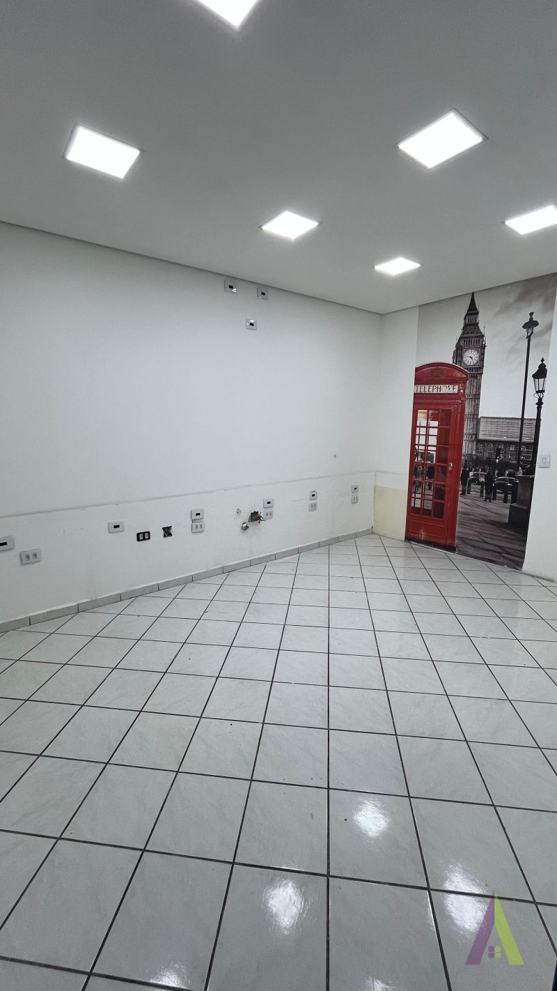 Prédio Comercial com 8 Salas no Centro de São Roque!
