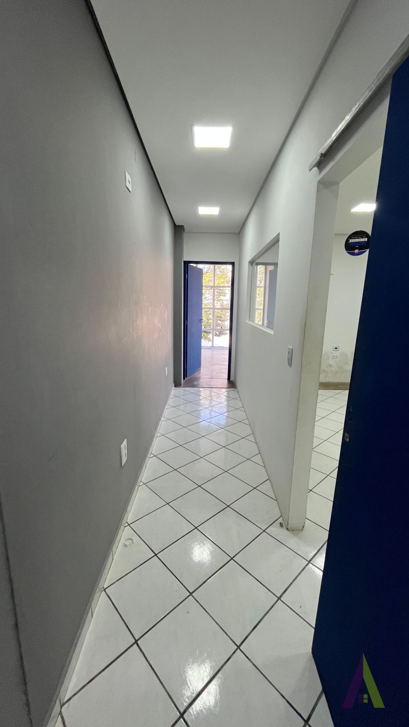Prédio Comercial com 8 Salas no Centro de São Roque!