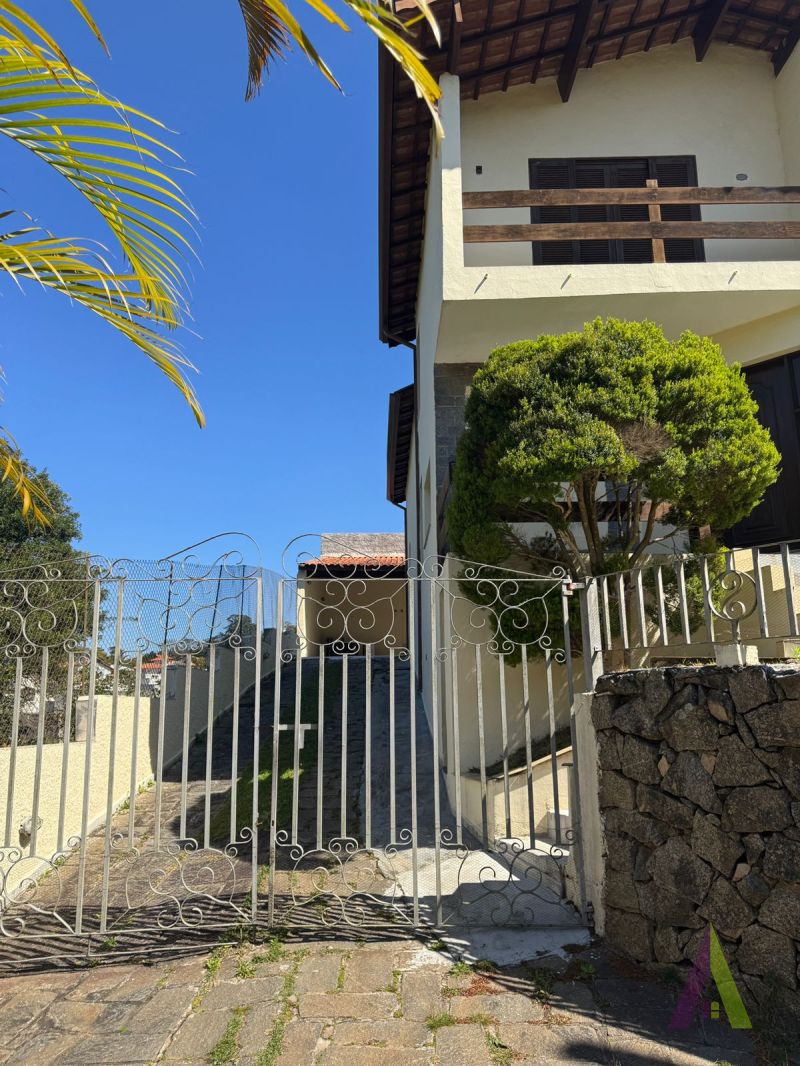 Casa em Condomínio Fechado de Alto Padrão em São Roque!