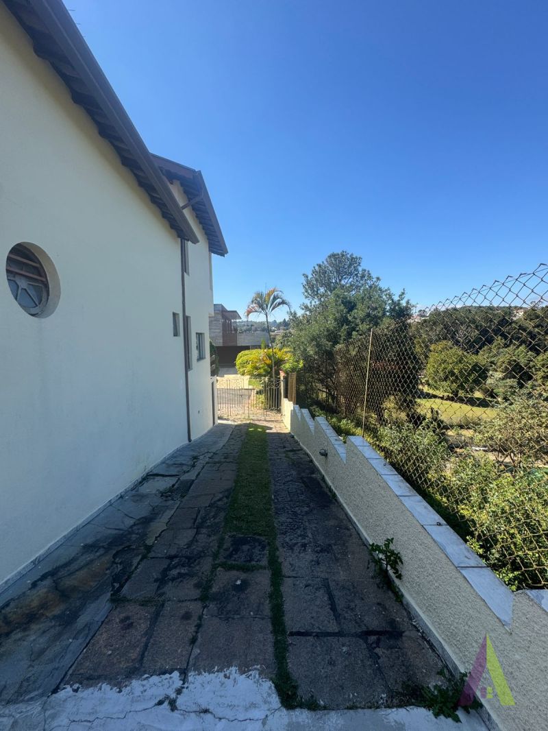 Casa em Condomínio Fechado de Alto Padrão em São Roque!