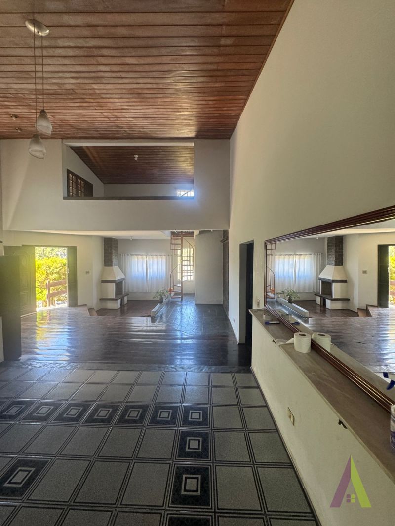 Casa em Condomínio Fechado de Alto Padrão em São Roque!