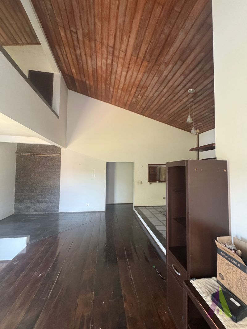 Casa em Condomínio Fechado de Alto Padrão em São Roque!