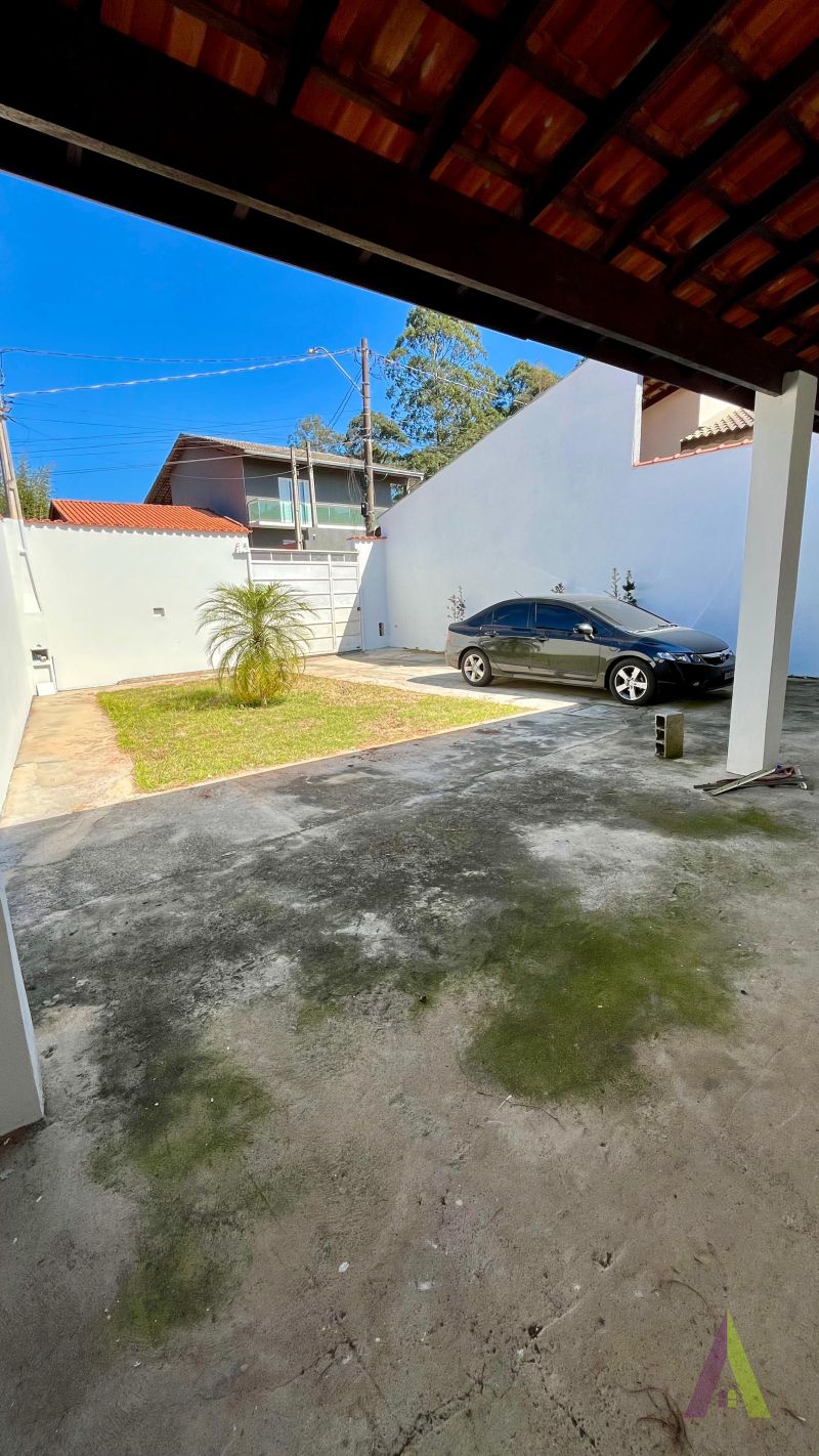 Casa Térrea em Bairro Próximo ao Centro de São Roque!