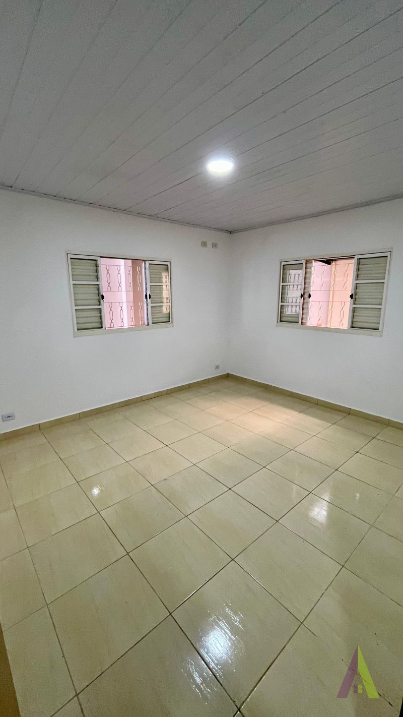 Casa Térrea em Bairro Próximo ao Centro de São Roque!