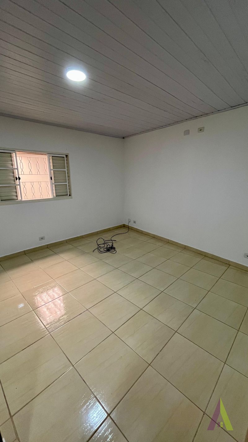Casa Térrea em Bairro Próximo ao Centro de São Roque!