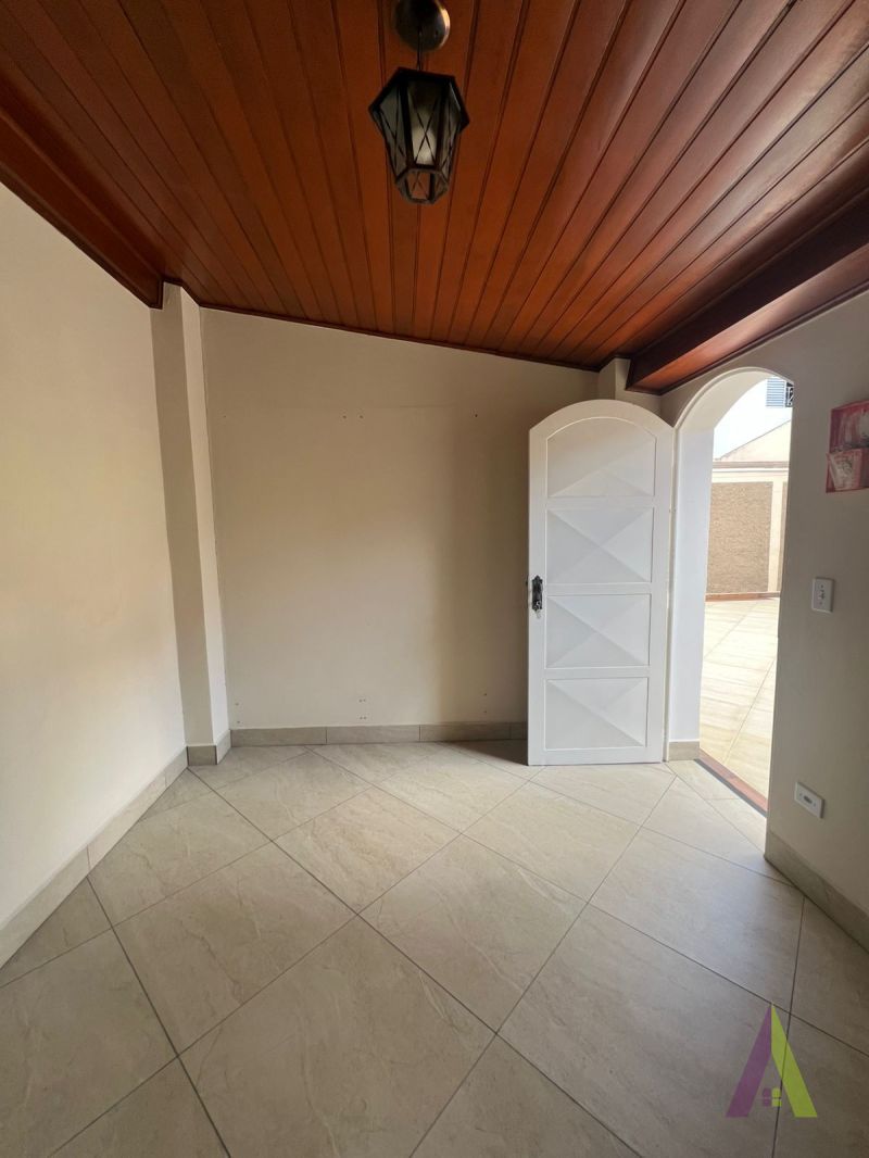 Casa Térrea no Centro de São Roque!
