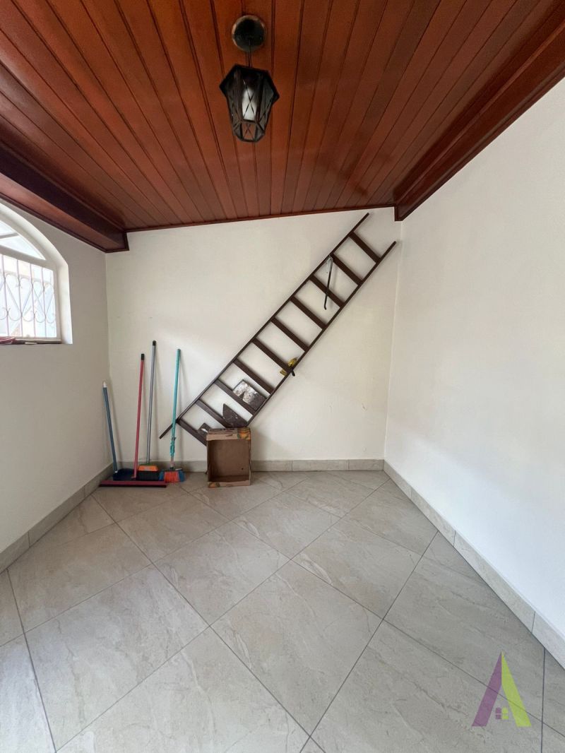 Casa Térrea no Centro de São Roque!