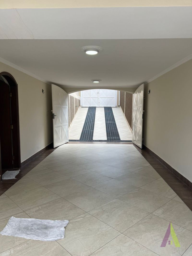 Casa Térrea no Centro de São Roque!