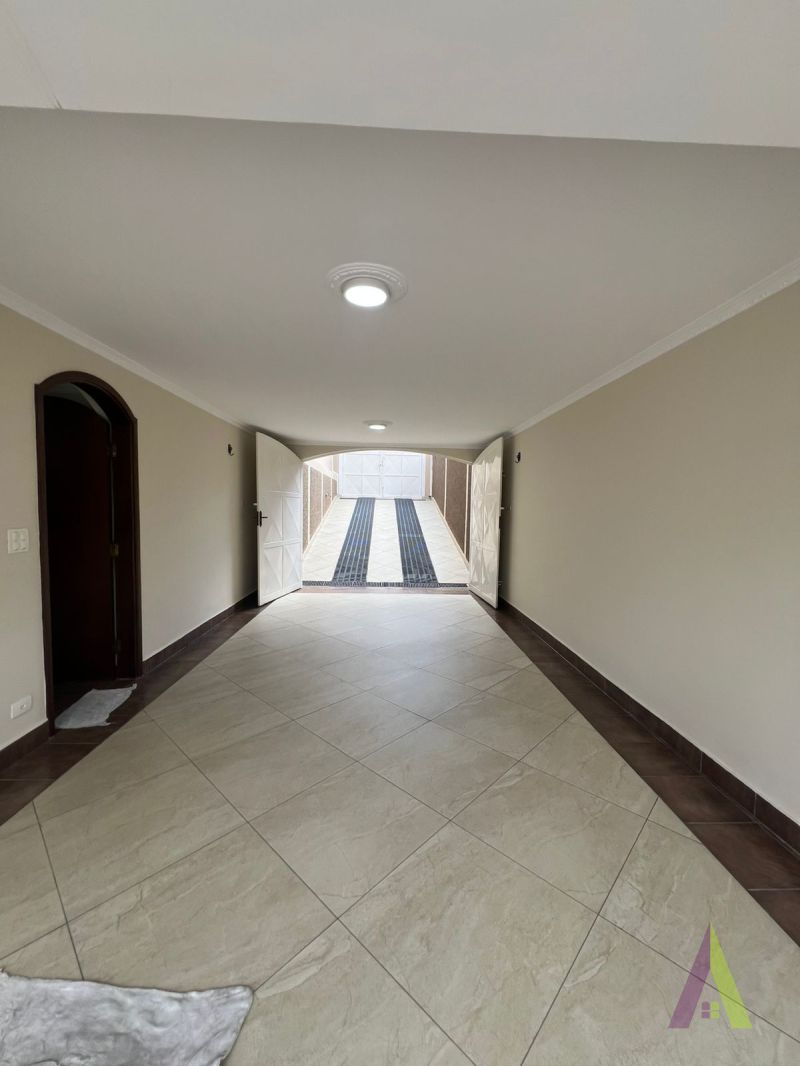 Casa Térrea no Centro de São Roque!