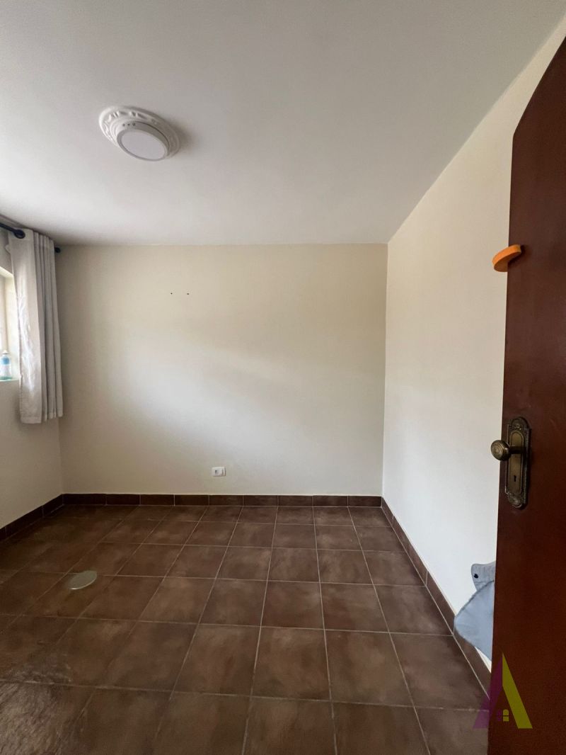 Casa Térrea no Centro de São Roque!