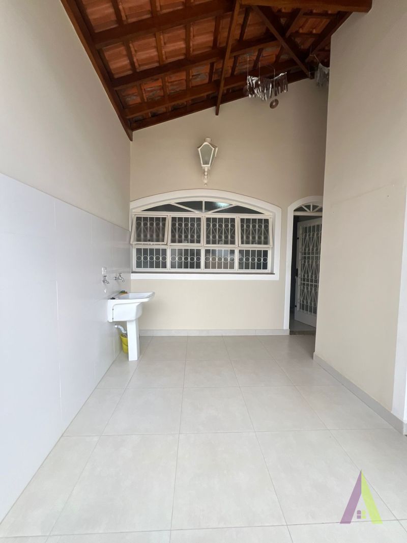 Casa Térrea no Centro de São Roque!