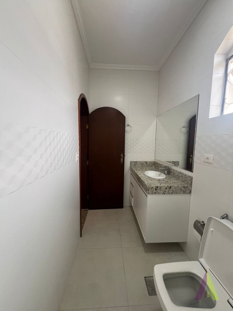 Casa Térrea no Centro de São Roque!