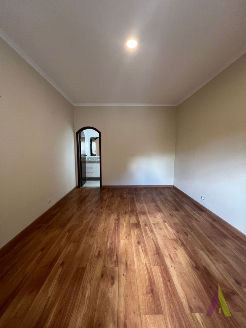 Casa Térrea no Centro de São Roque!