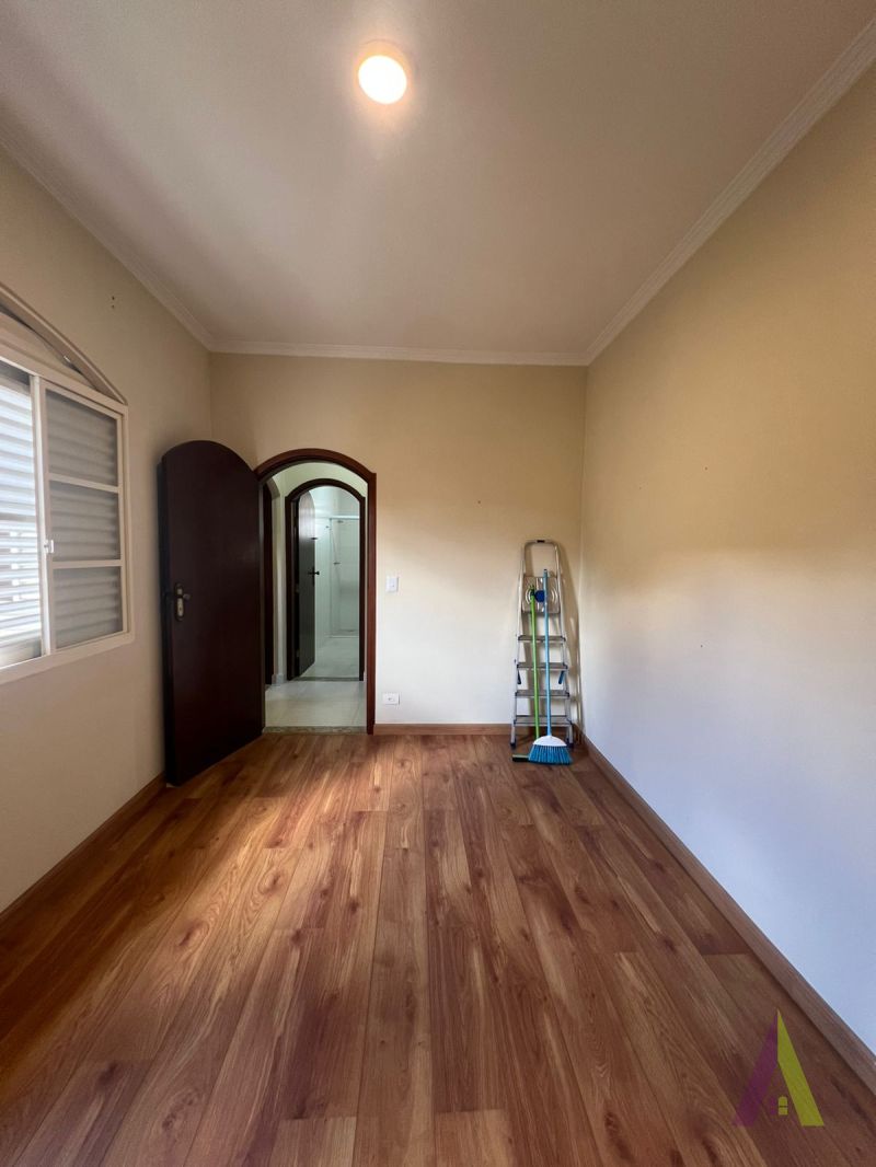 Casa Térrea no Centro de São Roque!