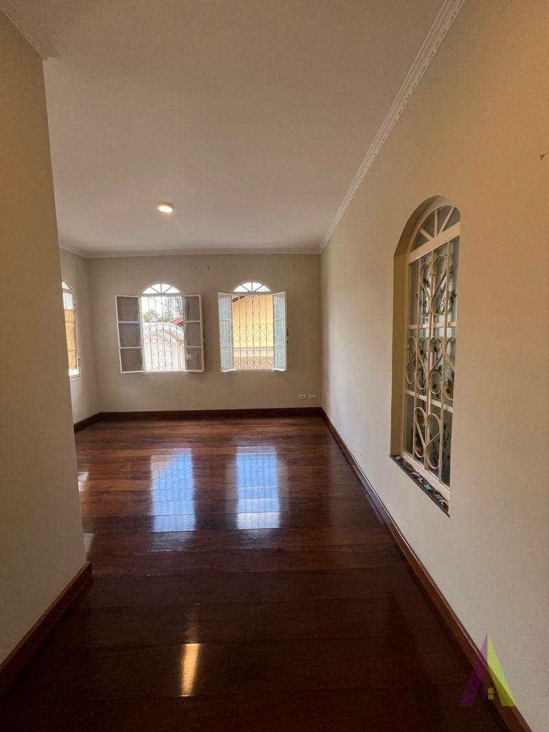 Casa Térrea no Centro de São Roque!