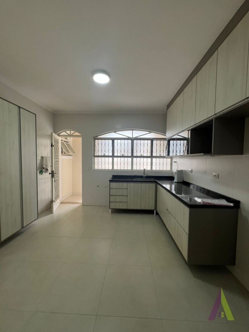Casa Térrea no Centro de São Roque!