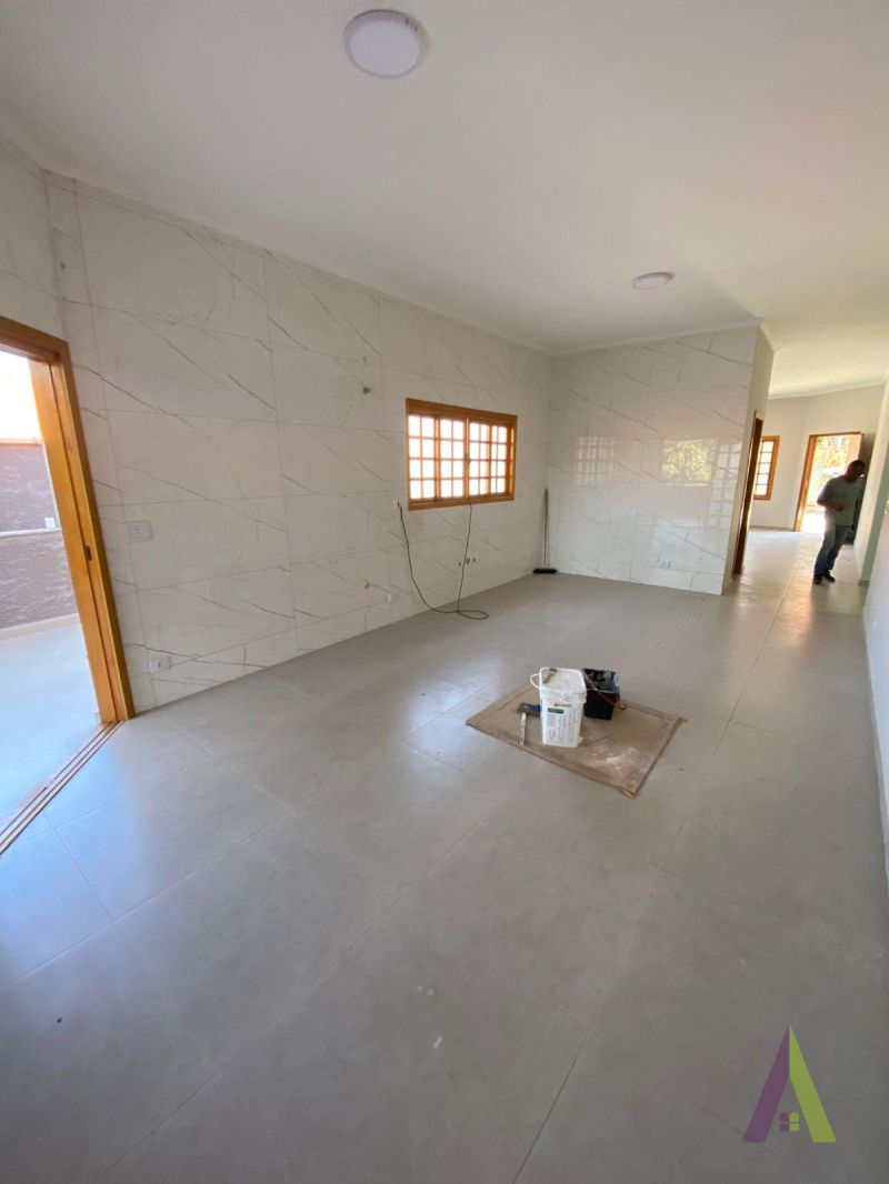 Casa Térrea Alto Padrão Próximo ao Centro de São Roque! 